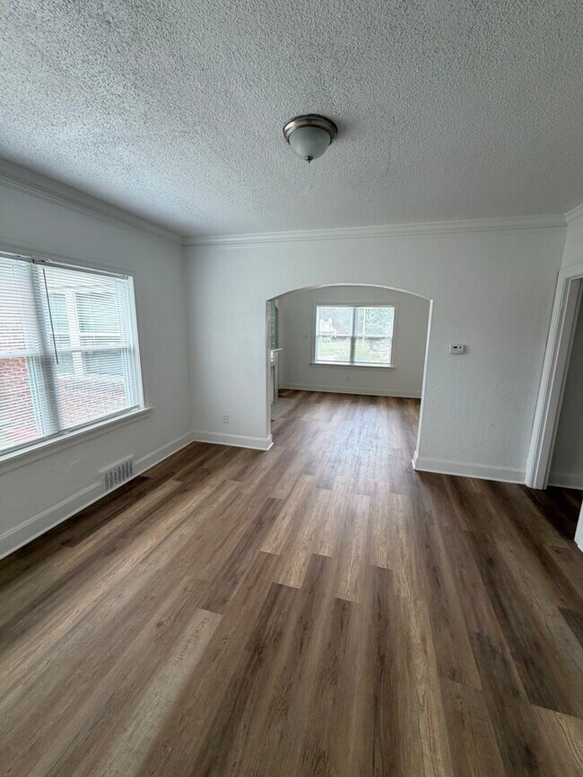 Building Photo - Historic District Home 3bd 2 baths