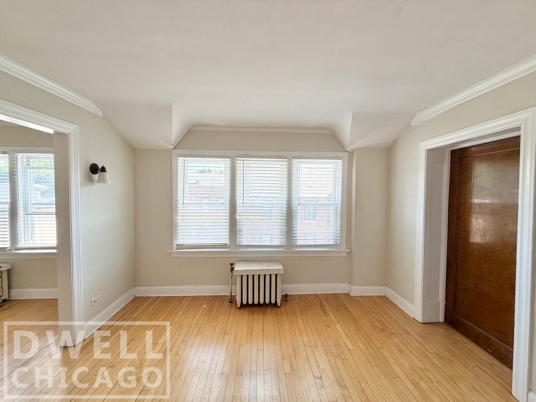 Building Photo - 731 Elm St