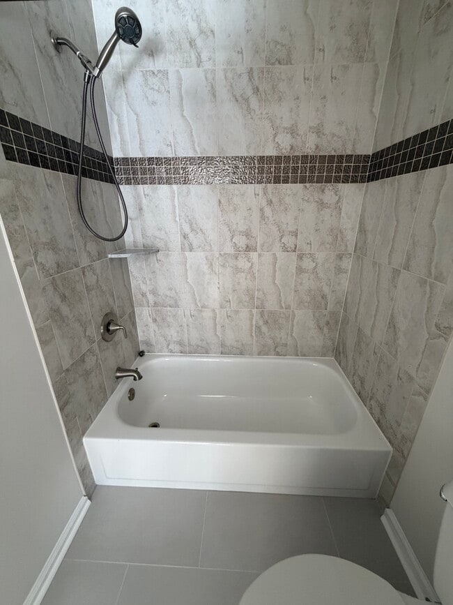 Building Photo - 660 Bayberry Ln