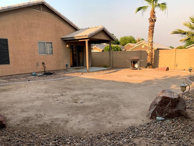 Building Photo - 3 BEDROOM 2 BATH CORNER LOT HOME WITH 2 CA...