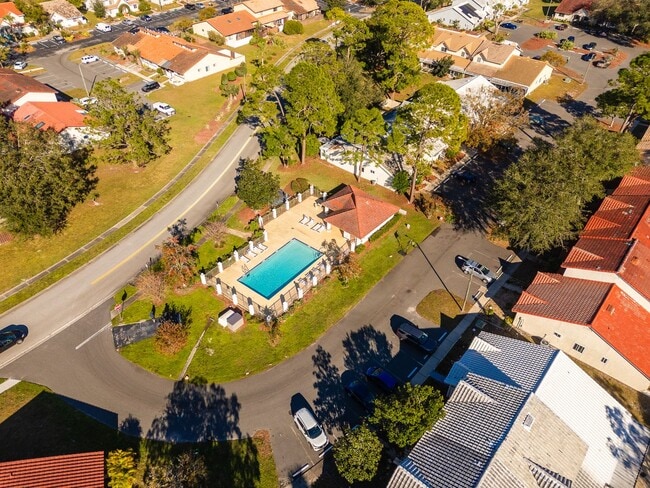 Building Photo - TOWNHOMES WEST, PORT ORANGE!