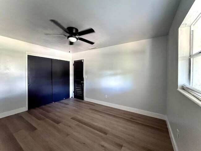 Building Photo - 1455 NE Silver Maple Way
