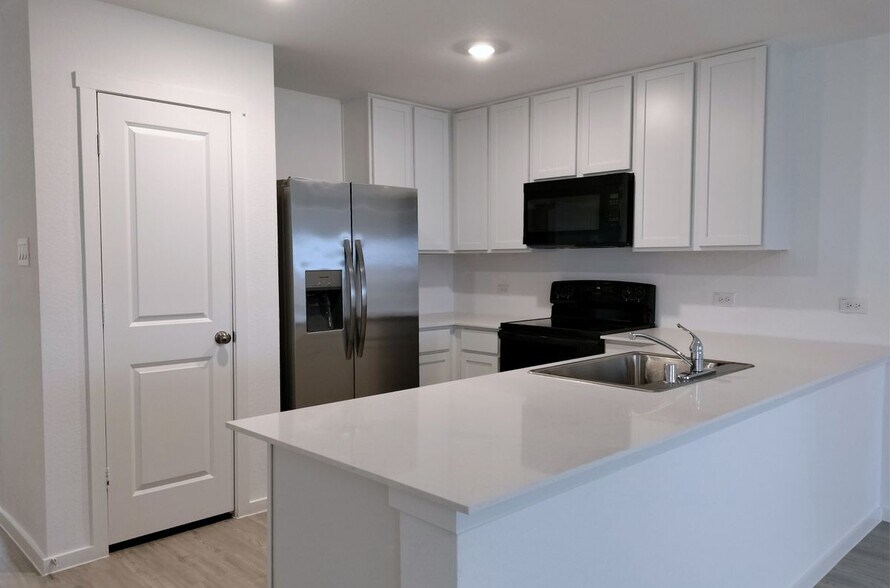 Building Photo - 6622 Highlands St