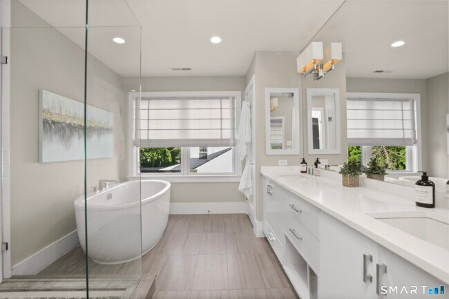 Building Photo - 26 Long Lots Ln