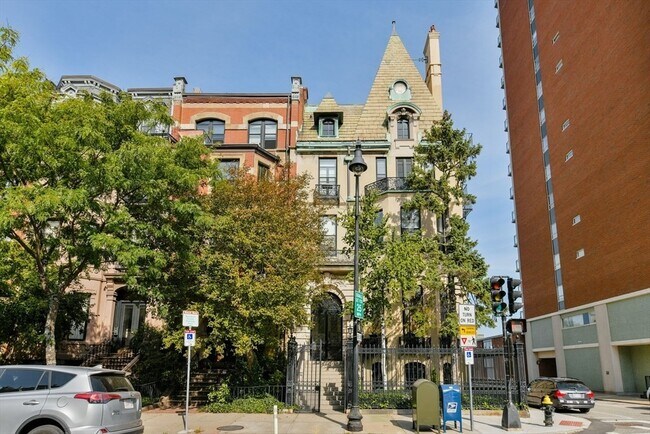 Building Photo - 334 Beacon St