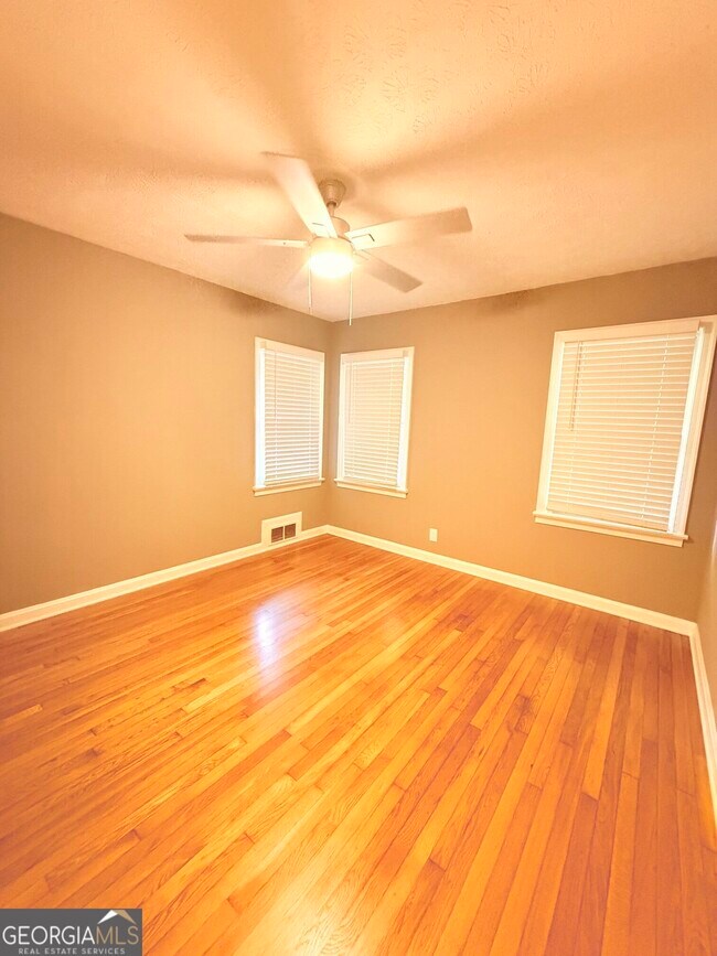 Building Photo - 1397 Jewell Ct