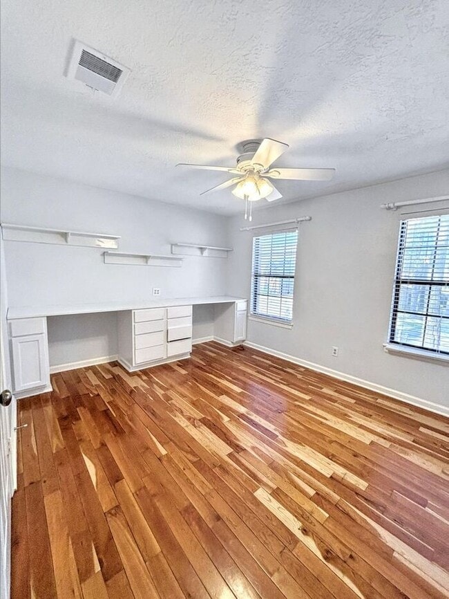 Building Photo - 4330 Meadow Springs Dr