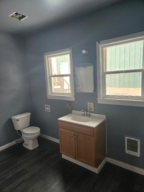 Building Photo - 716 E 1st St