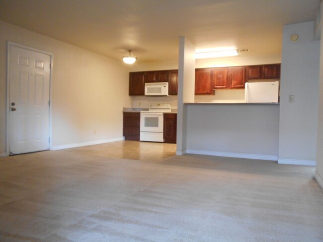 Building Photo - Two Bedroom Condo in Gated Community with ...