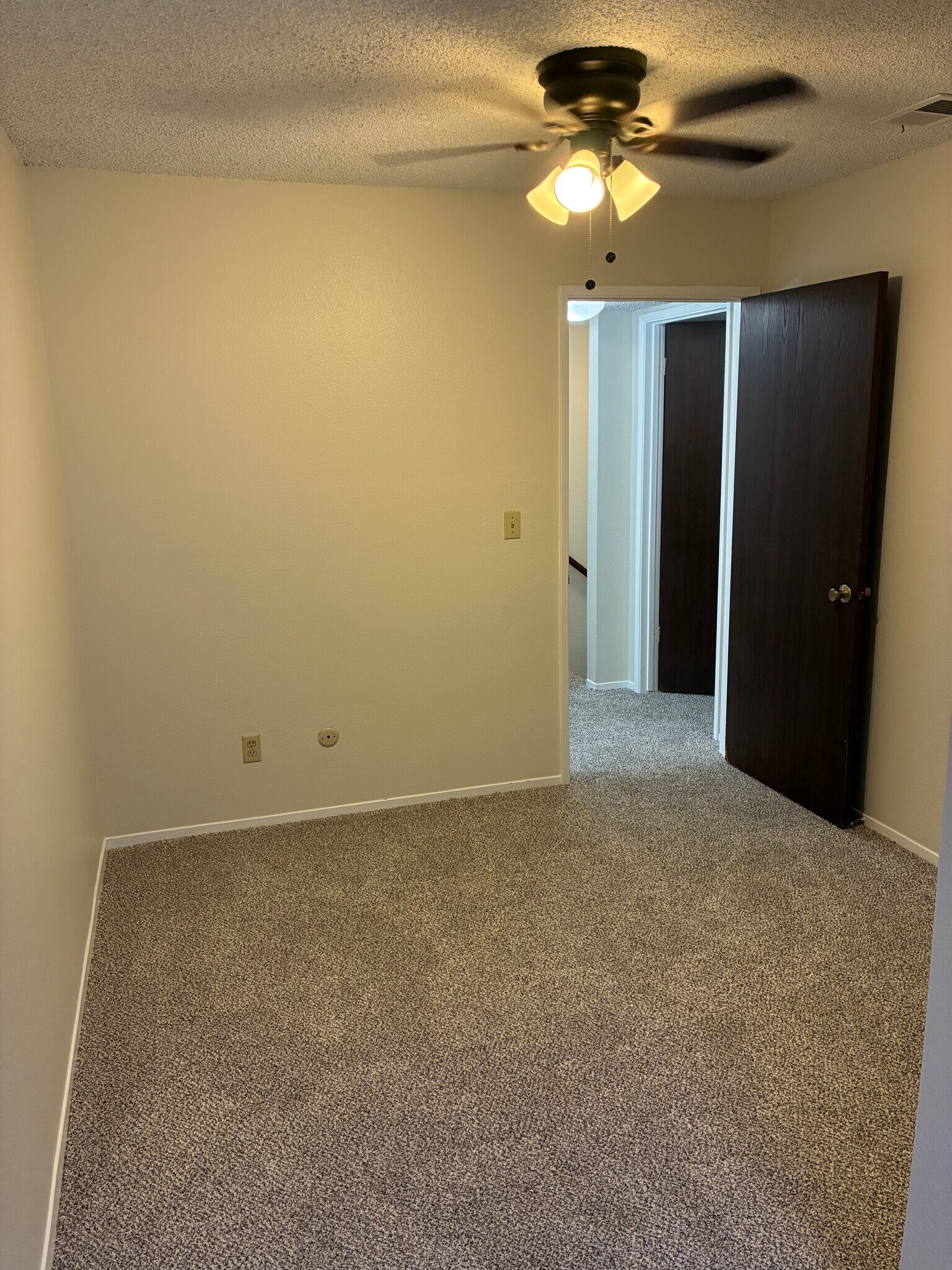 Building Photo - 6060 Gloria Dr