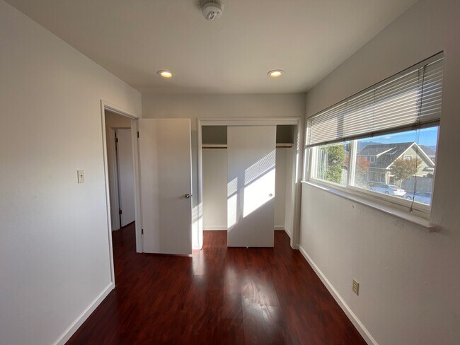 Building Photo - 841 Solano Ave