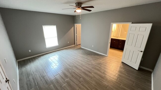 Building Photo - AWESOME 3 Bedroom, 2 Bathroom Home in Beautiful Palm Bay!!