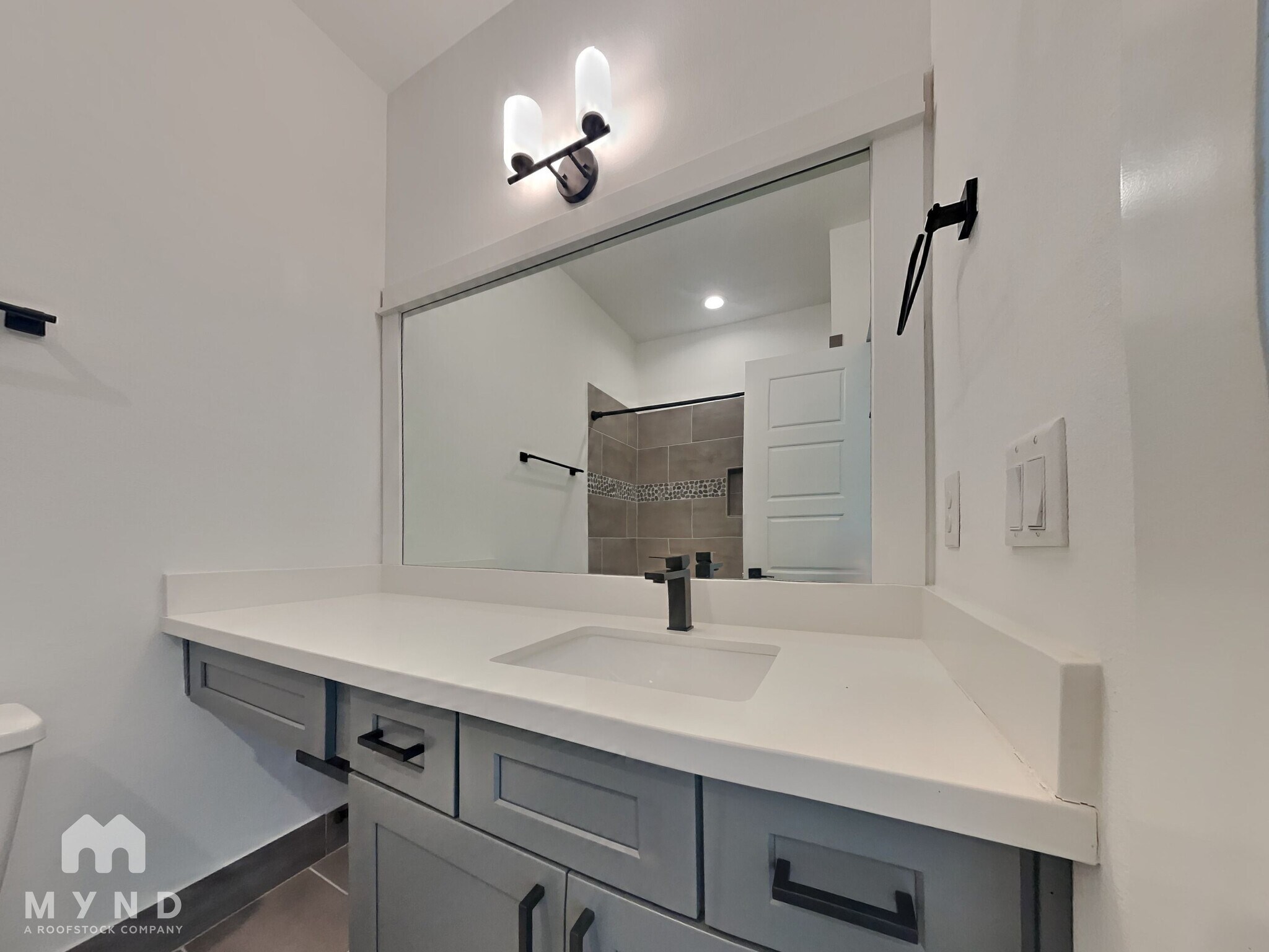 Building Photo - 2056 Johanna Dr