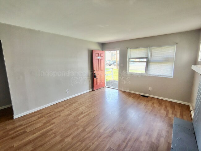 Building Photo - 2210 Woodlawn Ave