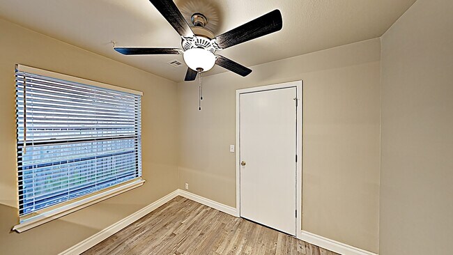 Building Photo - Beautiful 4 Bedroom 2 Bath in Edmond