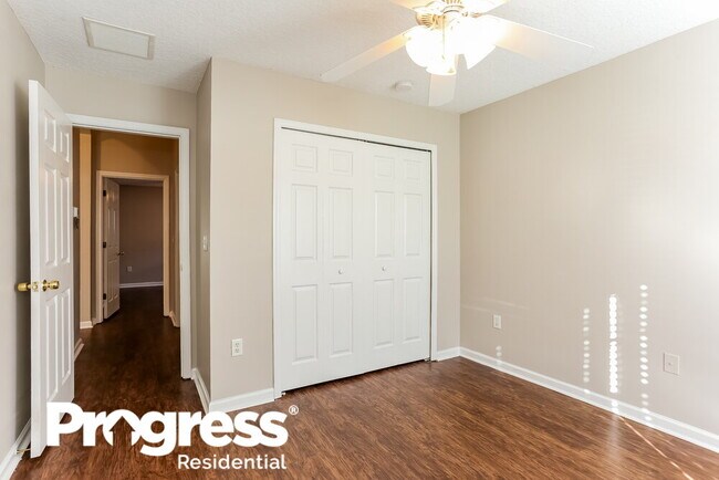 Building Photo - 667 Bonaparte Dr