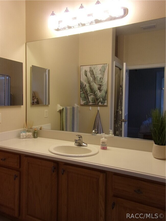 Building Photo - 877 W Silver Meadow Loop