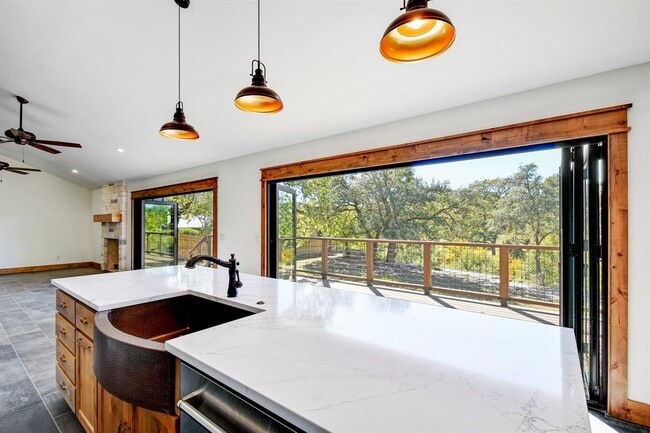 Building Photo - 108 Hub Dr