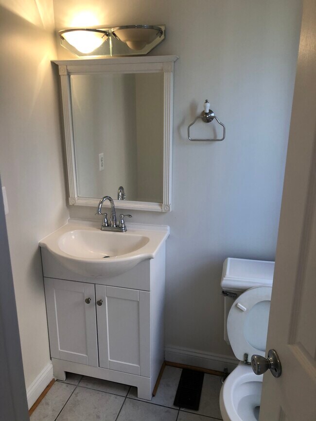 Powder room - 1204 Florida Ave NE