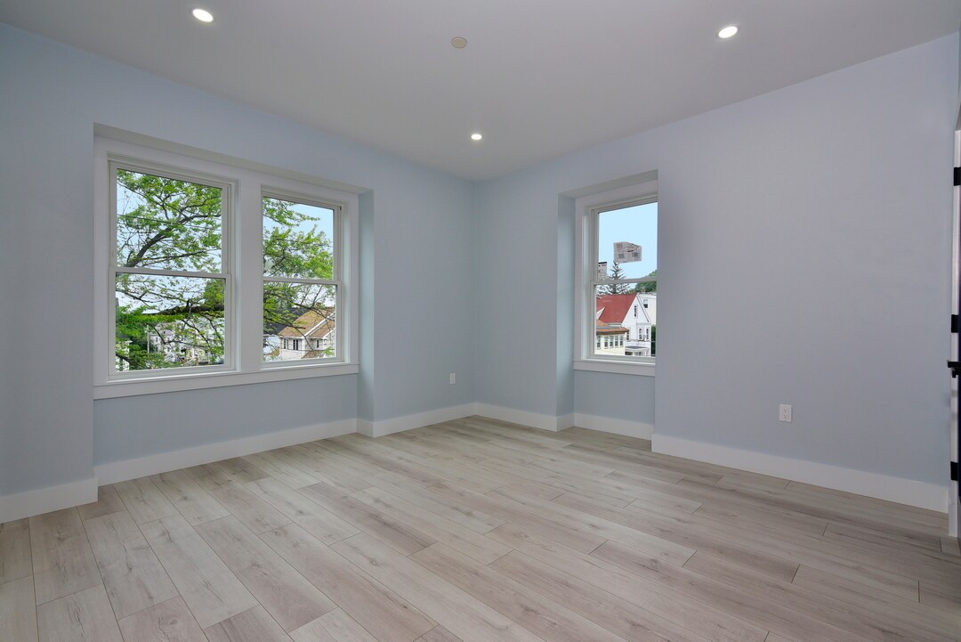 Building Photo - 116 Evans St