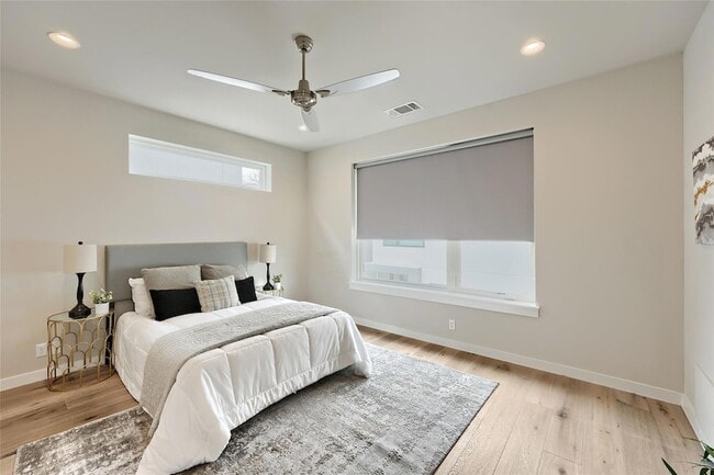 Building Photo - 2301 Bluebonnet Ln