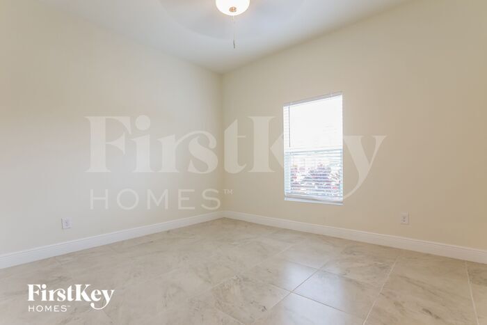 Building Photo - 4594 Flamlau Ave