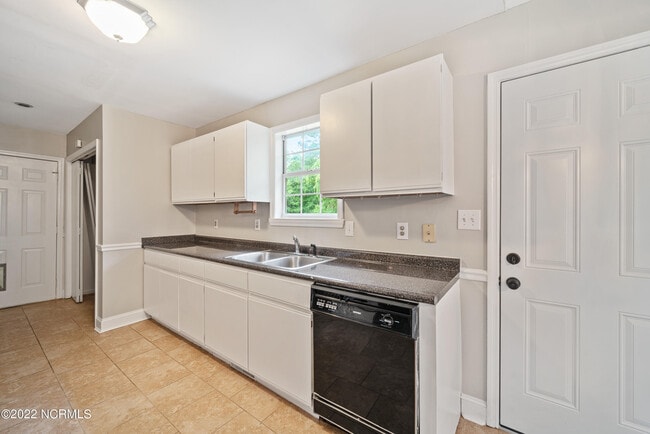 Building Photo - 130 Broadleaf Dr