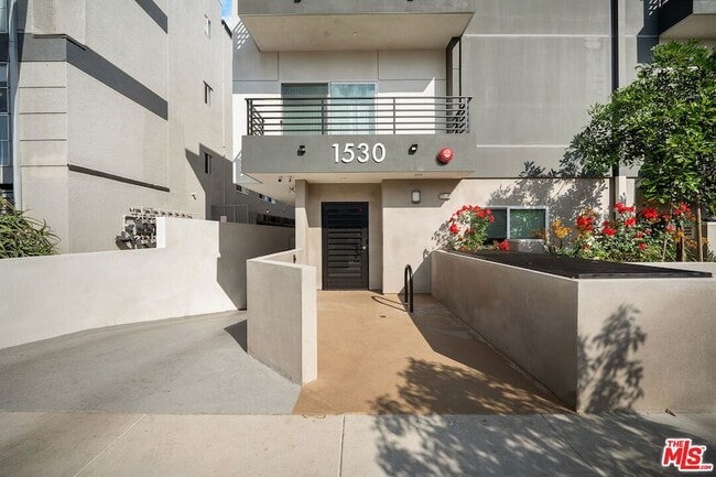 Building Photo - 1530 S Hayworth Ave