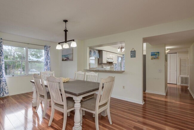 Building Photo - 5557 Sea Forest Dr