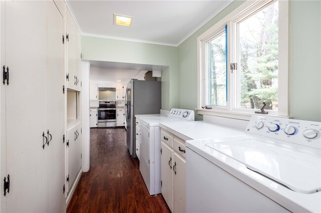 Building Photo - 1253 Fairport Rd