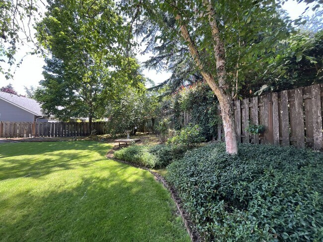 Building Photo - Charming Single-Level Home with Multiple Living Areas and Spacious Backyard Retreat