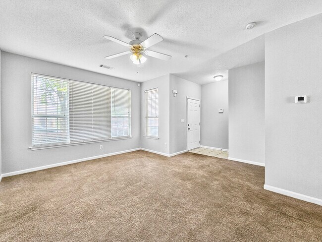 Building Photo - Beautiful Townhome for Lease in Conyers