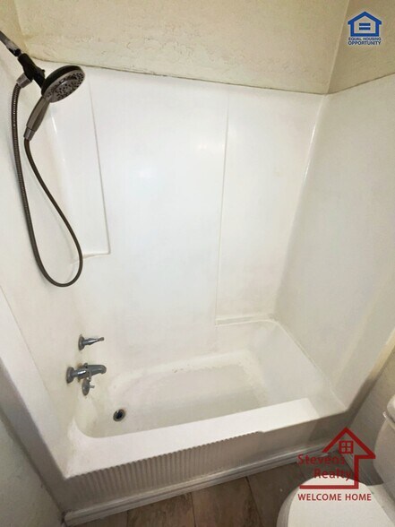 Building Photo - 2111 NW Lindy Ave