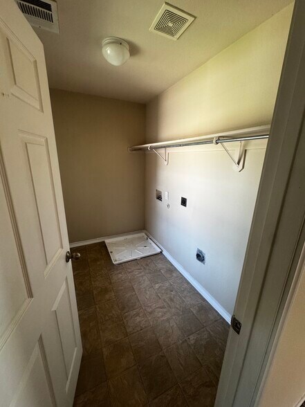 Building Photo - 380 Woodgrove Dr