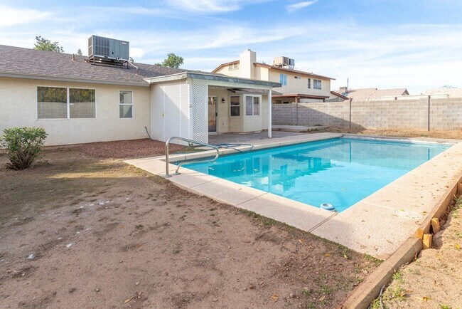 Building Photo - $500 Move-In Credit (ends 9/30) | Newly Remodeled 3BR w/ Pool