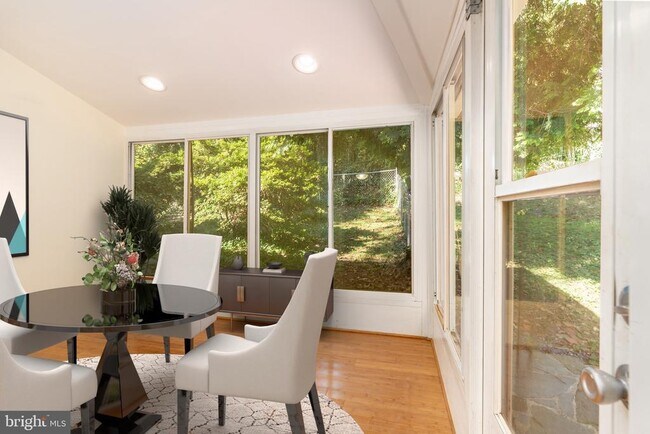 Building Photo - 6221 Walhonding Rd