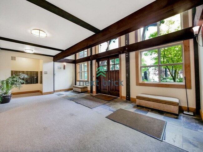 Building Photo - Beautiful 2 Bed 2 Bath for Rent with desig...