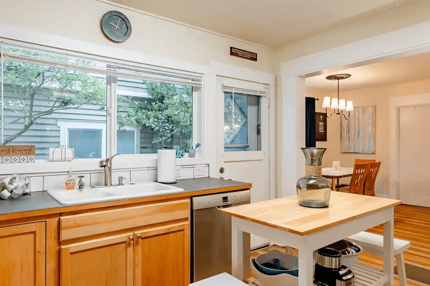 Building Photo - 756 N 76th St