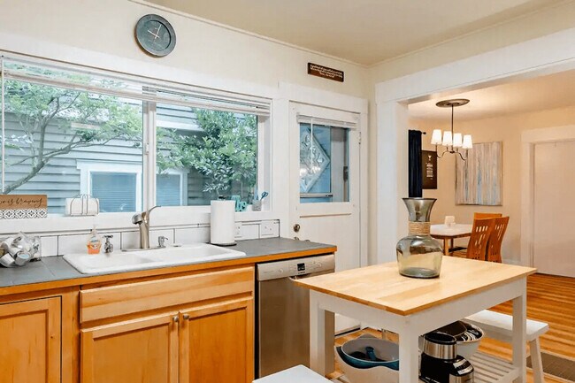 Building Photo - 756 N 76th St