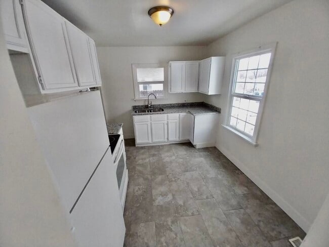 Building Photo - 1645 Cahoon St