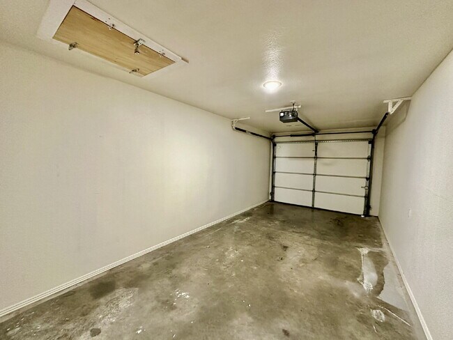 Building Photo - 802 E Kara Ln