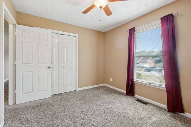 Building Photo - 1073 Bobcat Dr