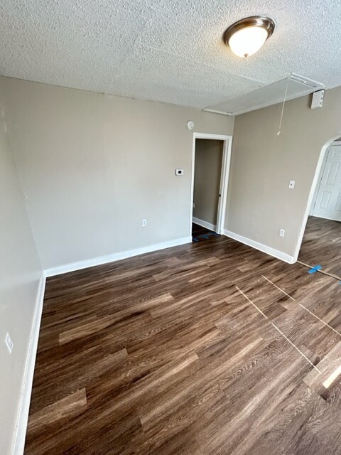 Building Photo - 253 Silverage Ave