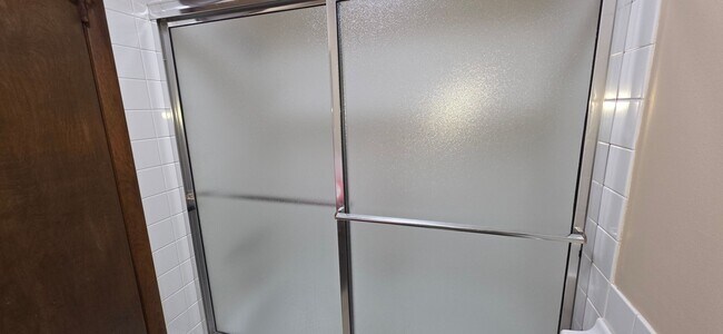 Building Photo - 2 Bedroom house! Great Location! $895