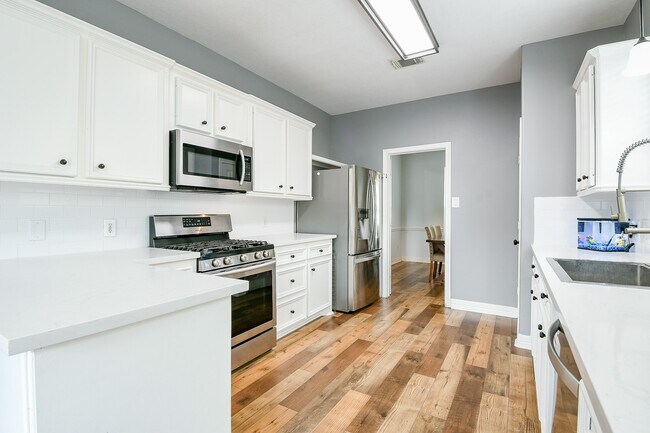 Building Photo - 232 Doncaster