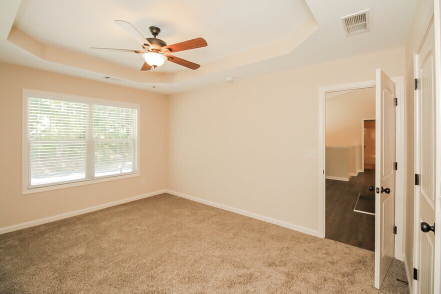 Building Photo - 1025 West Ave