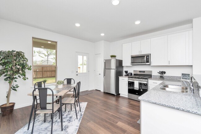 Building Photo - 14455 Cedar Ledge Ln