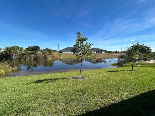 Building Photo - 3919 NE 12th Ave