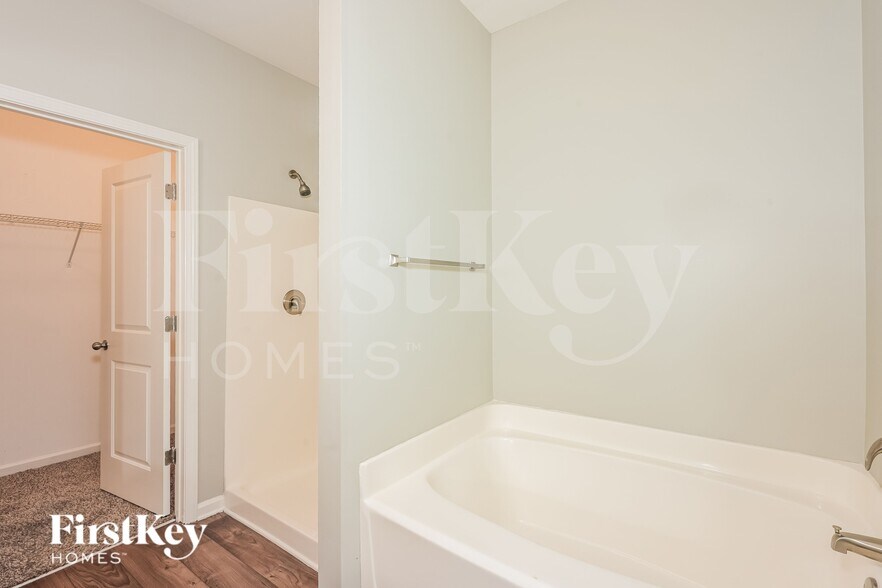 Building Photo - 975 Treymont Way SW