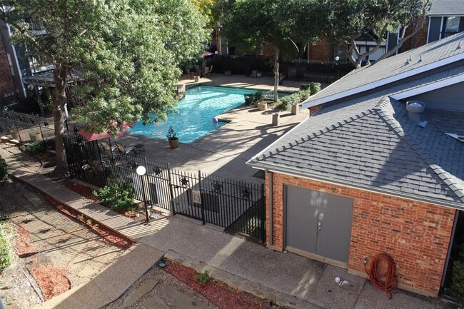 Building Photo - Cozy 2 bedroom Condo in Far North Dallas w...